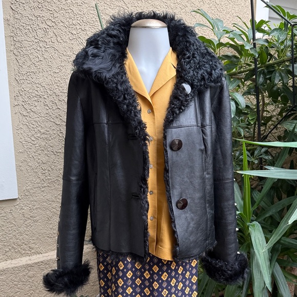 Vintage Women's Black Shearling Jacket - Picture 4 of 12